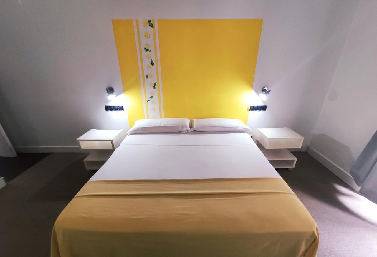 Hostal Santa Ana Colors Madrid